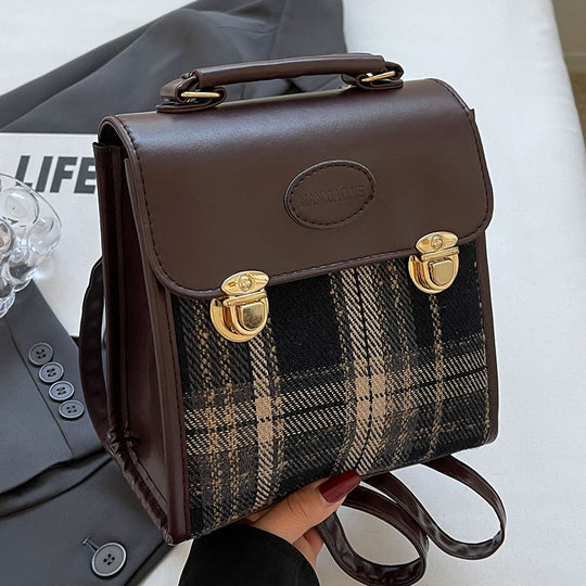 Damen Umhängetasche mit eleganter Karostruktur und hochwertigen Metallelementen Nord Taschen