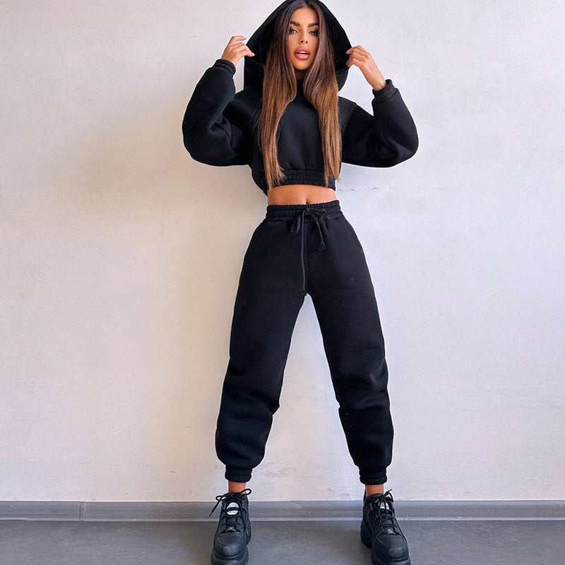 Damen cropped Stehkragen-Sweatset mit elastischem Taillenbund und hochtaillierter Tapered-Jogginghose Nord Taschen