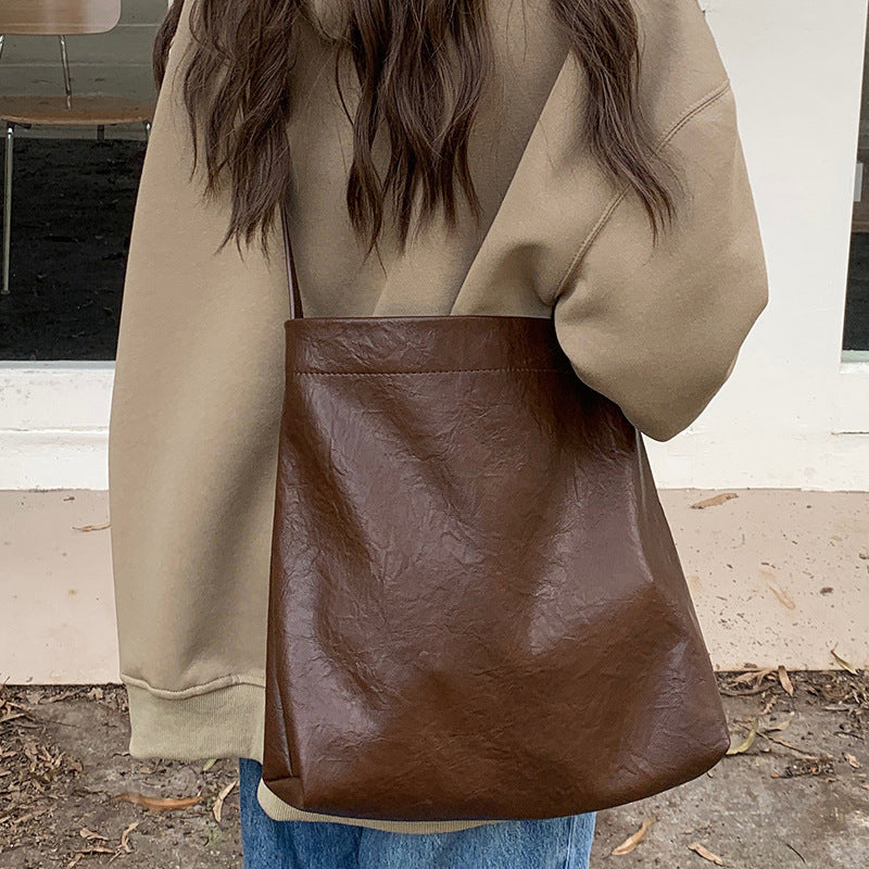 Damen Hobo-Tasche mit abnehmbarem Kosmetiktäschchen und elegantem Faltendesign Nord Taschen