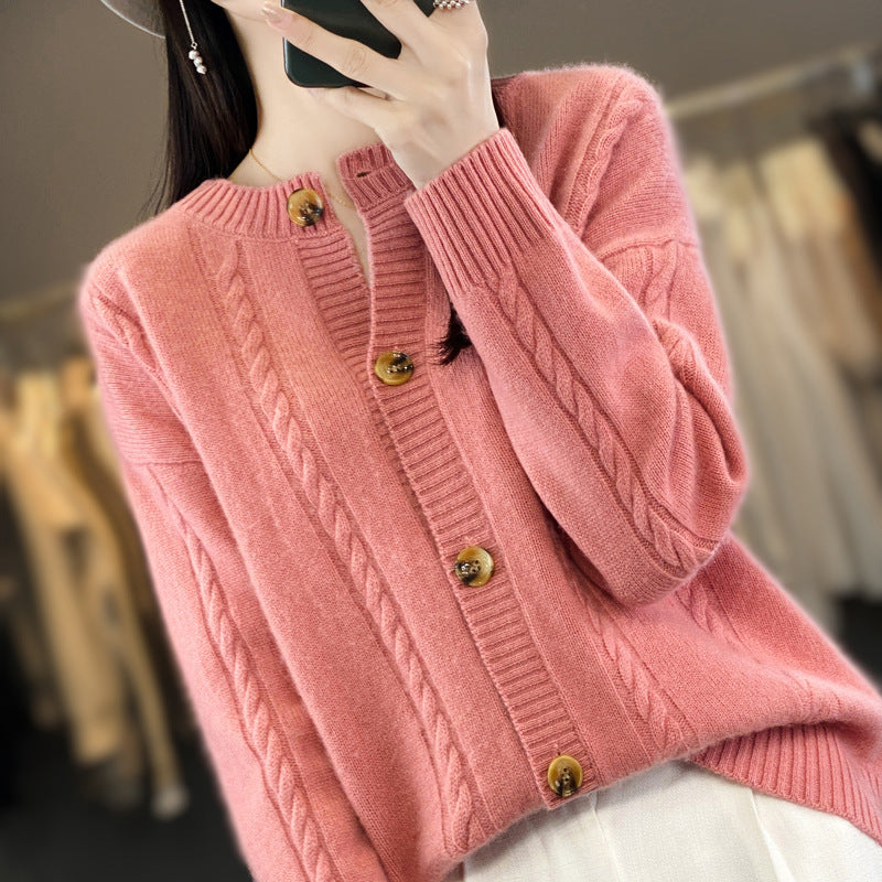 Damen Kaschmirähnlicher Zopfmuster‑Cardigan mit Rundhals und Hornoptikknöpfen Nord Taschen