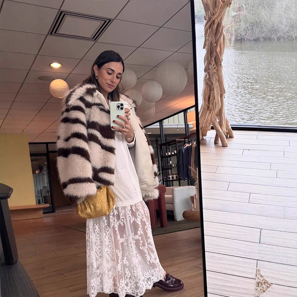 Damen Gestreifter Oversize Kunstpelz-Mantel mit kurzem Boxy-Schnitt Nord Taschen