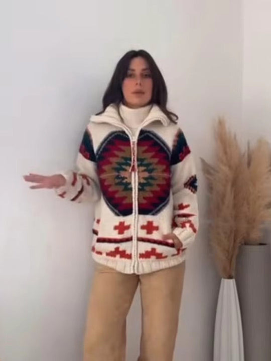 Damen Jacquard-Strickjacke mit Navajo‑Muster, Reißverschluss und hohem Kragen Nord Taschen