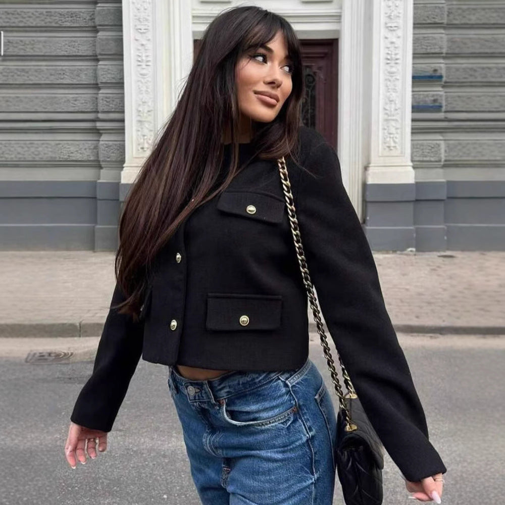 Damen Kurze Bouclé-Blazerjacke mit Rundhalsausschnitt, Zierleistentaschen und goldfarbenen Knöpfen Nord Taschen