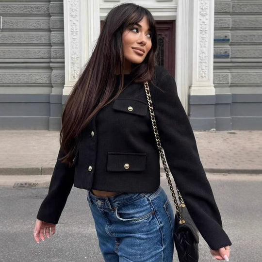 Damen Kurze Bouclé-Blazerjacke mit Rundhalsausschnitt, Zierleistentaschen und goldfarbenen Knöpfen Nord Taschen