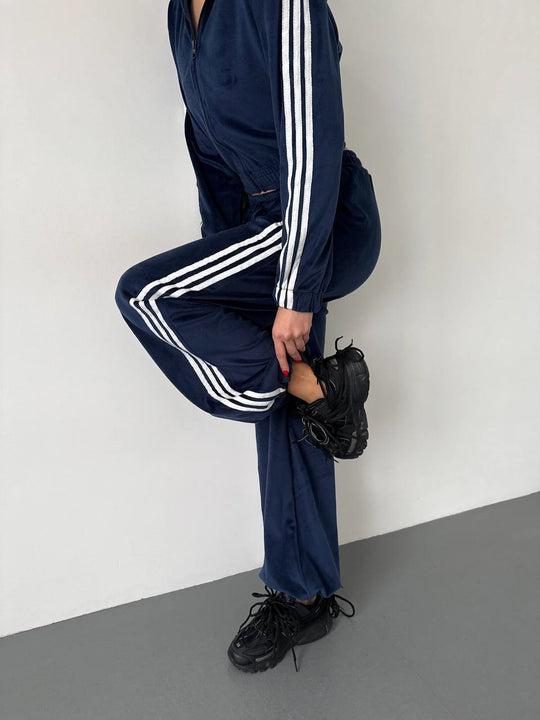 Damen Retro-Samt Trainingsanzug mit seitlichen Streifen, hochgeschnittener Bund und Reißverschluss Nord Taschen