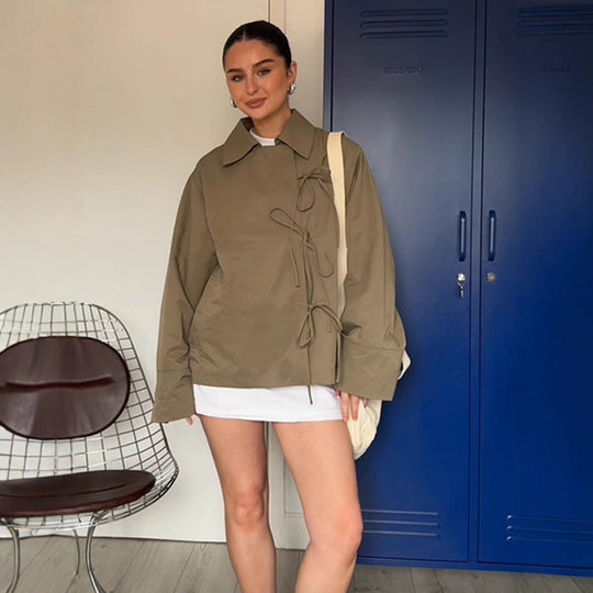 Damen Oversize-Hemdjacke mit dekorativen Knotenschließen und Hemdkragen Nord Taschen