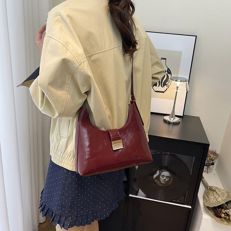 Damen Umhängetasche aus hochwertigem Kunstleder mit elegantem Klappverschluss Nord Taschen