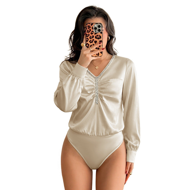 Damen Satinbluse mit V-Ausschnitt, geraffter Frontpartie und Zierband Nord Taschen