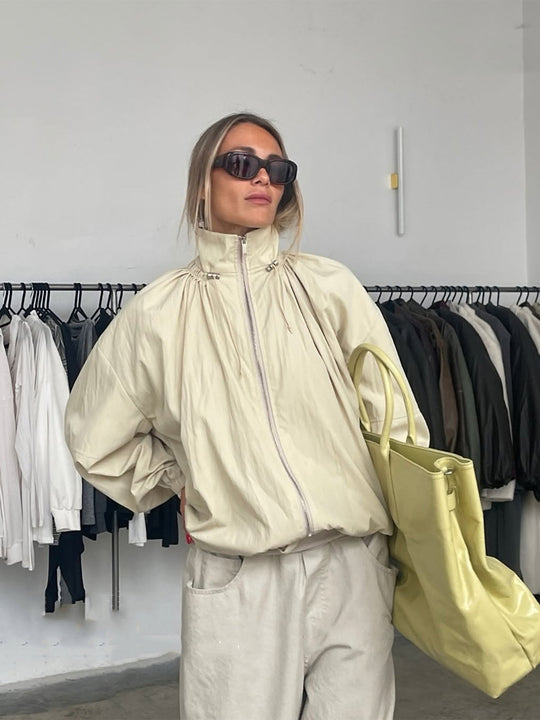 Damen Oversize Windjacke mit hohem Stehkragen, Tunnelzug-Schulterpasse und Ballonärmeln Nord Taschen