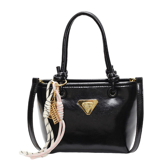 Damen Mini-Handtasche mit edlen Details und praktischem Umhängeriemen | Nord Taschen