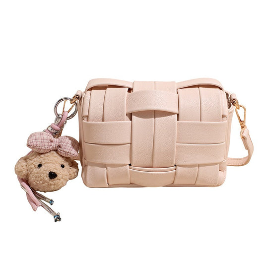 Damen Umhängetasche mit geflochtenem Design und entzückendem Anhänger Nord Taschen