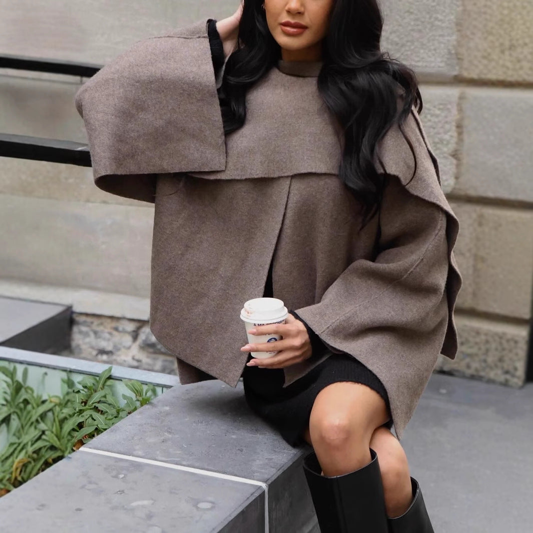 Damen Kurze Capejacke im Lagenlook aus Wollmix mit weitem Fledermausärmel Nord Taschen