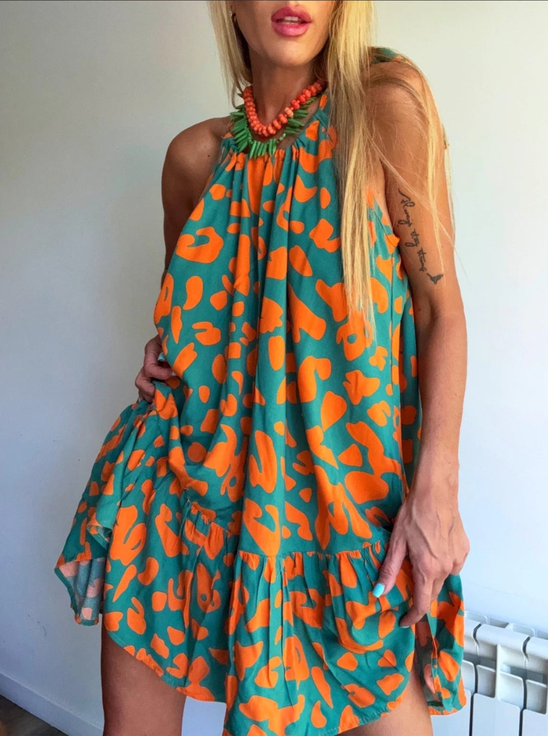 Damen Luftiges Sommerkleid mit asymmetrischem Saum und voluminösen Falten