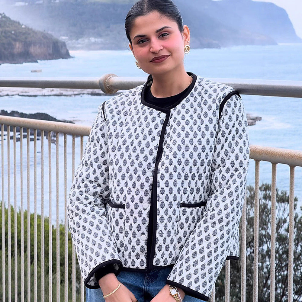 Damen Kurzboxy-Steppjacke mit Kontrastpaspelierung und Rundhalsausschnitt Nord Taschen