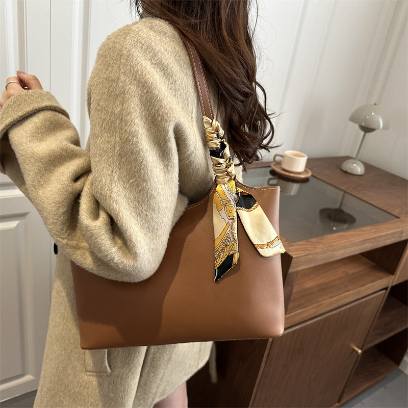 Damen elegante Tragetasche mit modischem Schal-Akzent Nord Taschen