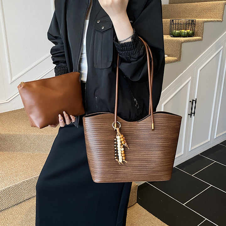 Damen moderne Shopper-Tasche mit originellem Anhänger Nord Taschen