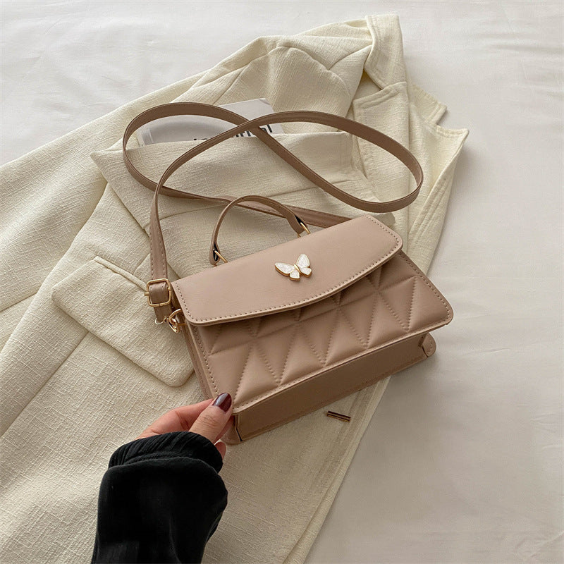 Damen elegante Handtasche mit Quermuster und stylischem Schmetterling Nord Taschen