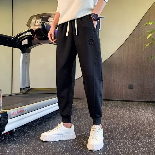 Herren Slim-Tapered Jogginghose aus Baumwollmix mit Bündchen, Tunnelzug und dezenter Logo-Applikation Nord Taschen