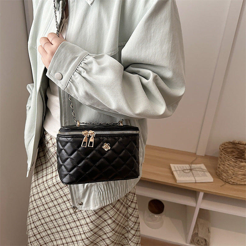 Damen elegante Umhängetasche mit gestepptem Design und goldenen Akzenten Nord Taschen