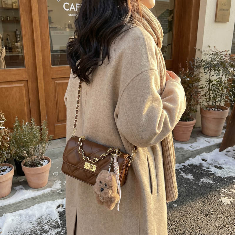 Damen elegante Handtasche mit charmantem Teddybär-Anhänger Nord Taschen