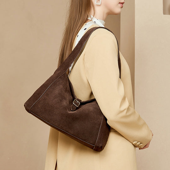 Damen Hobo-Tasche aus hochwertigem Wildleder mit eleganter Bügelschließe Nord Taschen