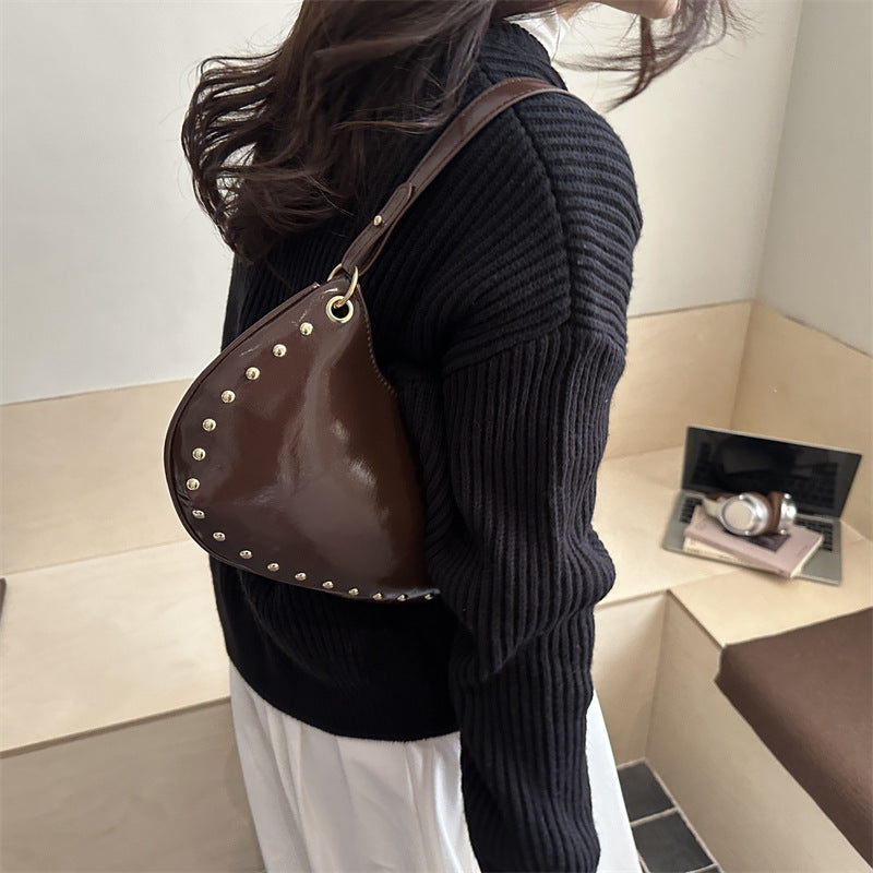 Damen elegante Schultertasche mit goldenen Nieten Nord Taschen