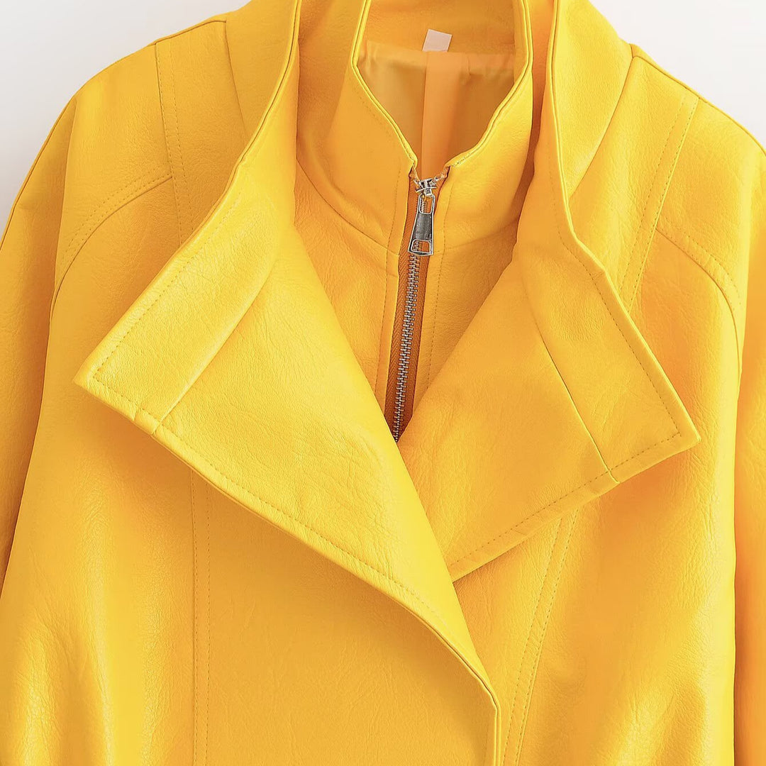 Damen Kurze Kunstlederjacke mit asymmetrischem Revers und taillierendem Tunnelzug Nord Taschen