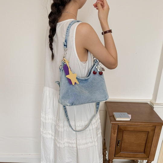 Damen lässige Hobo-Tasche aus veganem Denim mit charmanten Anhängern Nord Taschen