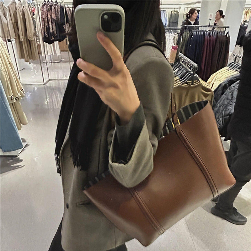 Damen Tragetasche mit eleganter Silhouette und geräumigem Innenraum Nord Taschen