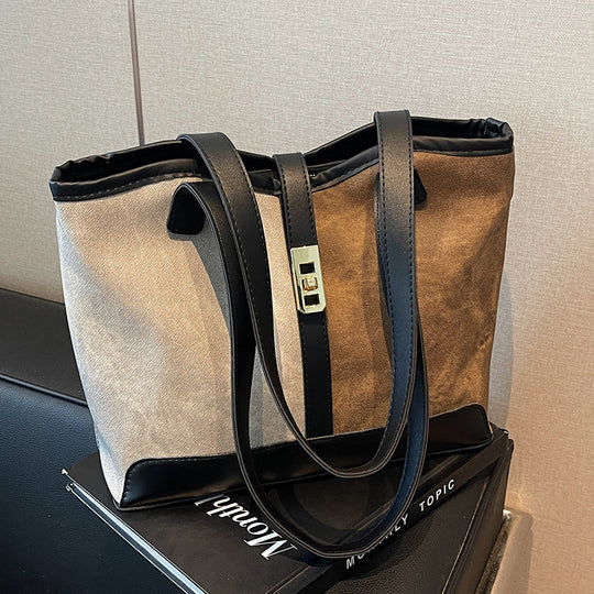 Damen Handtasche mit modernem Design und stabilen Griffen Nord Taschen