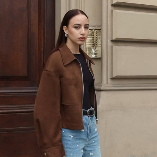 Damen Kurze Veloursleder‑Optik Jacke mit Reißverschluss und Oversize‑Ärmeln Nord Taschen