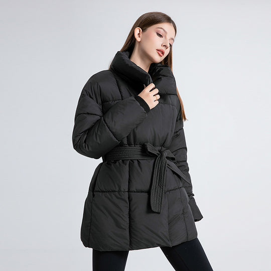 Damen nan kurze wattierte Jacke mit hohem Stehkragen, Taillengürtel und Eingrifftaschen Nord Taschen