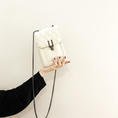Damen elegante Handtasche mit Kettenriemen und gesteppter Optik Nord Taschen