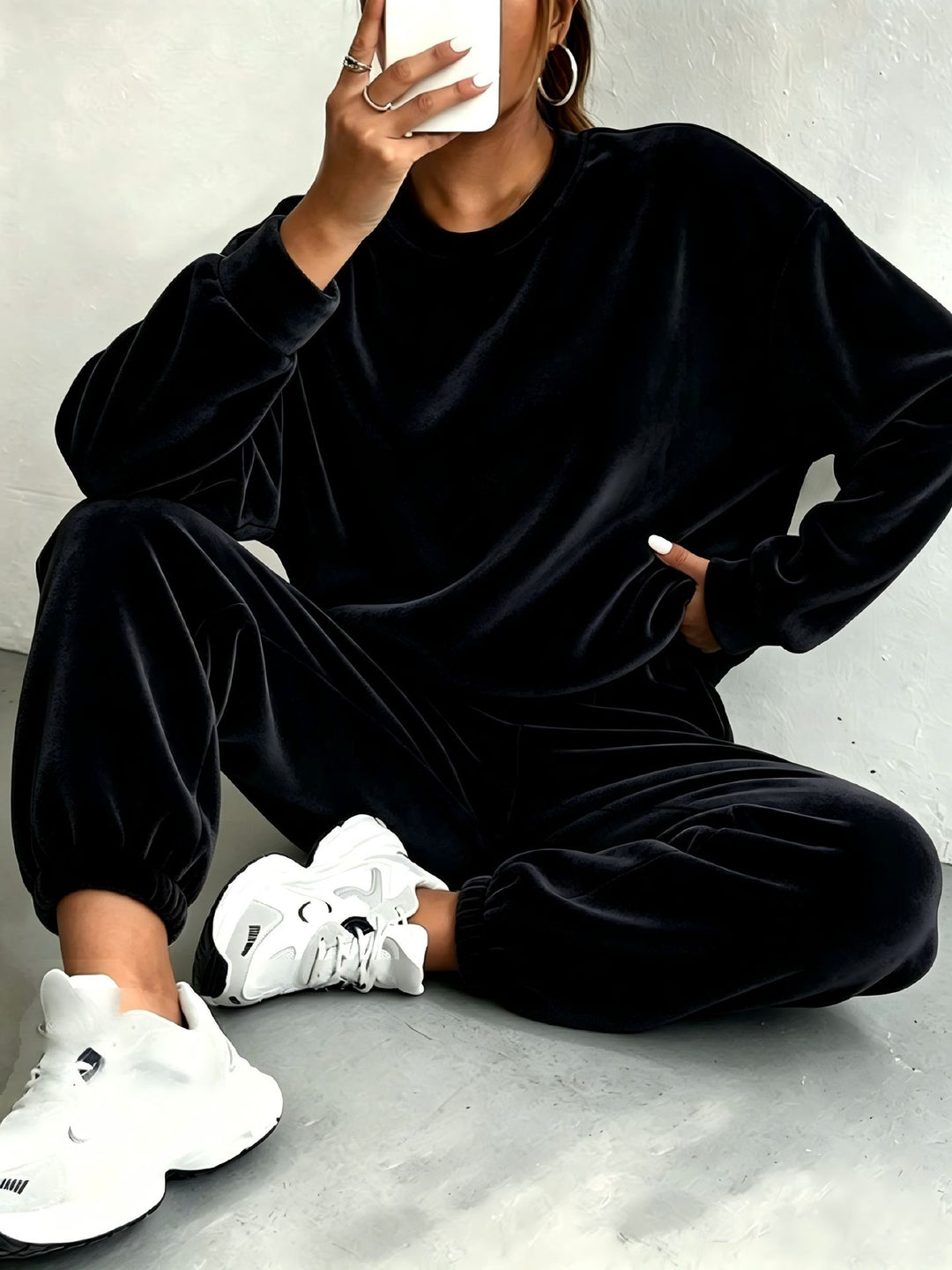 Damen Oversize Samt-Jogginganzug mit Rundhalsausschnitt und elastischen Bündchen Nord Taschen