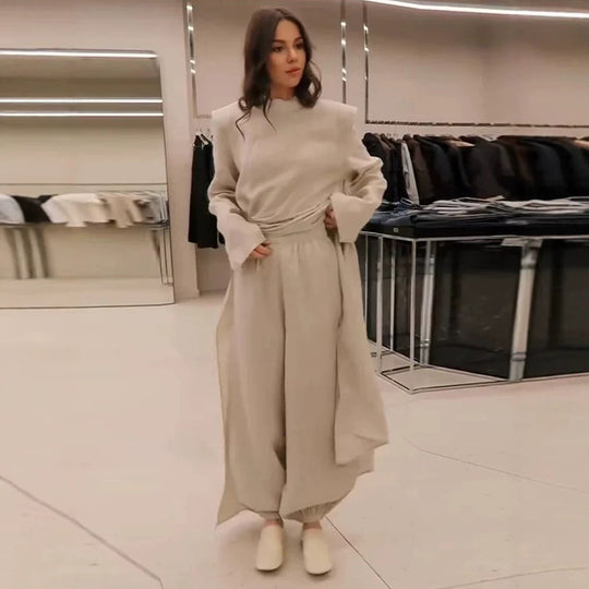 Damen Maxikleid mit taillierter Silhouette, ausgestelltem Rock und markanten Schultern Nord Taschen