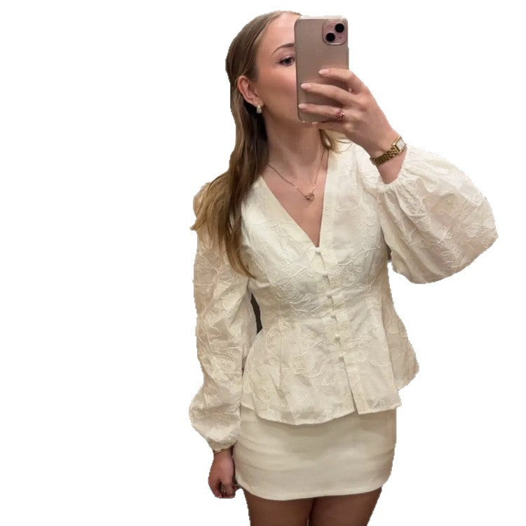 Damen Taillierte Spitzenbluse im Korsagenstil mit V-Ausschnitt, Knopfleiste und Ballonärmeln Nord Taschen