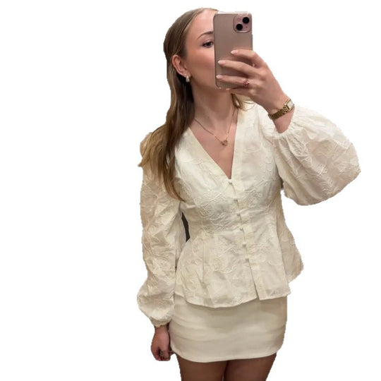 Damen Taillierte Spitzenbluse im Korsagenstil mit V-Ausschnitt, Knopfleiste und Ballonärmeln Nord Taschen