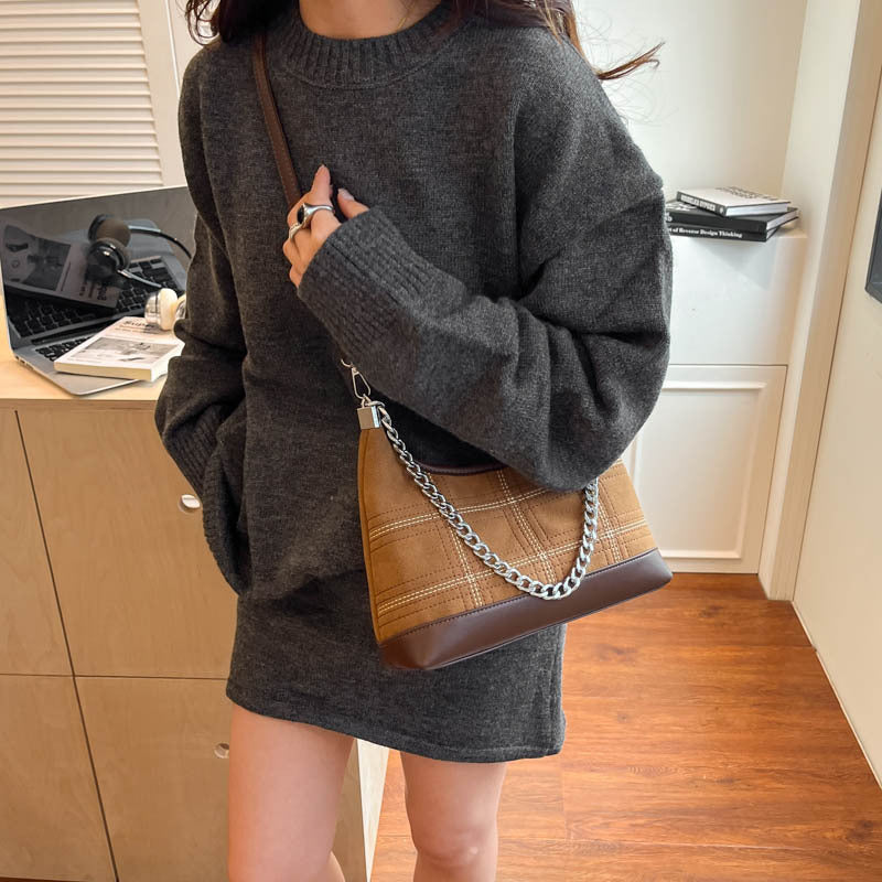 Damen Schultertasche mit modischem Karomuster und elegantem Kettenakzent Nord Taschen