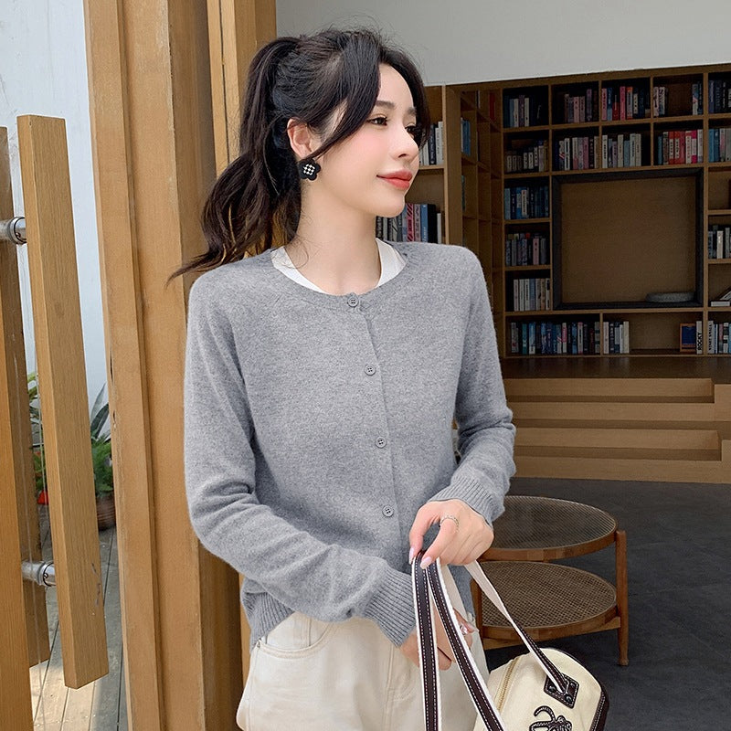 Damen Kurzgeschnittener Feinstrick-Cardigan mit Rundhalsausschnitt und kastiger Passform Nord Taschen