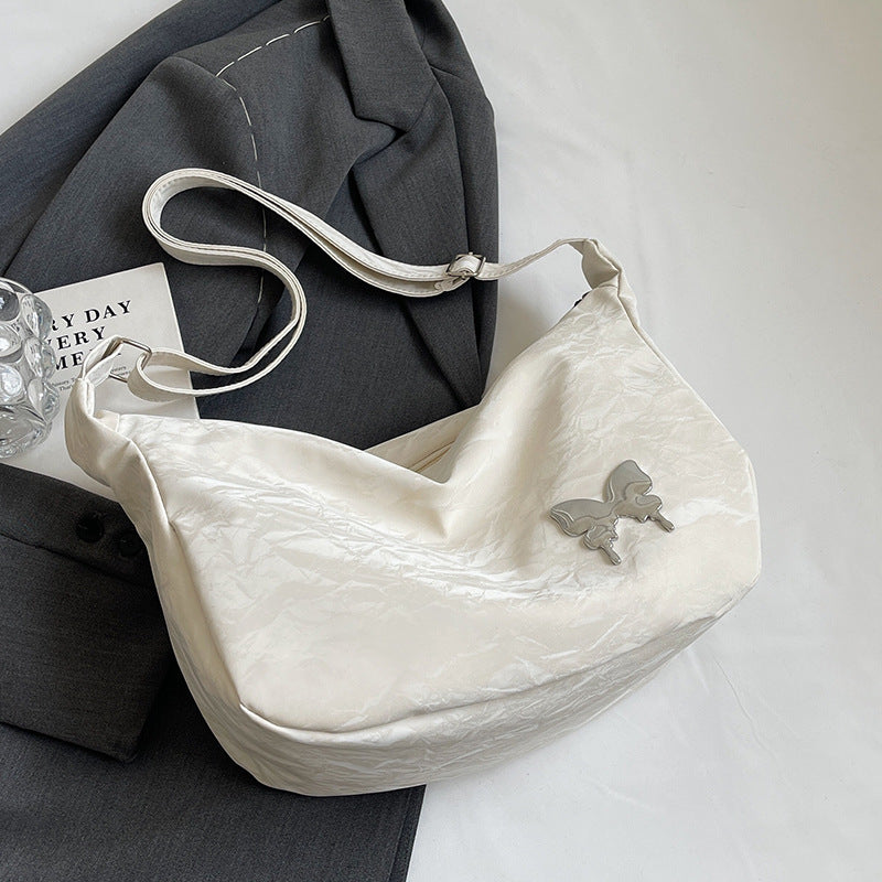 Damen Umhängetasche aus leichtem Material mit dekorativem Schmetterlingsdetail Nord Taschen