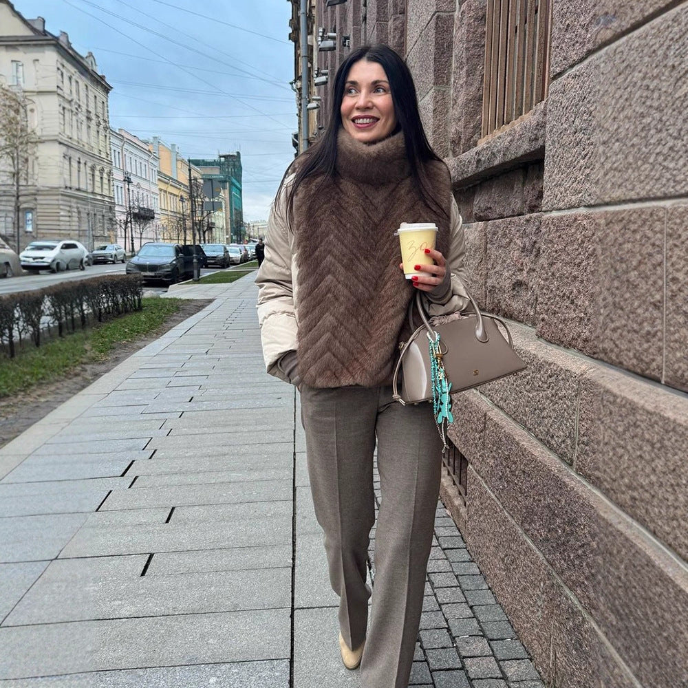 Damen Gefüttertes Pelzponcho mit hohem Rollkragen & Chevron-Struktur Nord Taschen