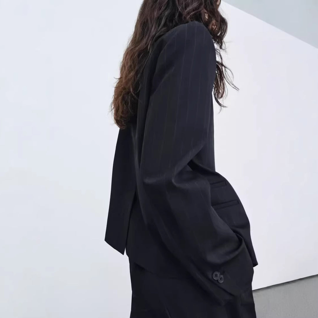 Damen Kurzblazer mit Funnelkragen und asymmetrischer Knopfleiste Nord Taschen