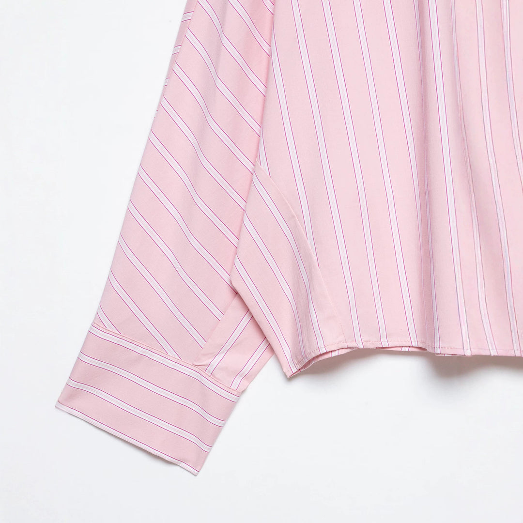 Damen Kurzgeschnittene Oversize‑Hemdbluse mit Nadelstreifen, Hemdkragen und verlängerten Manschetten Nord Taschen