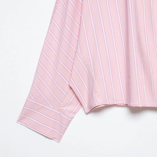 Damen Kurzgeschnittene Oversize‑Hemdbluse mit Nadelstreifen, Hemdkragen und verlängerten Manschetten Nord Taschen