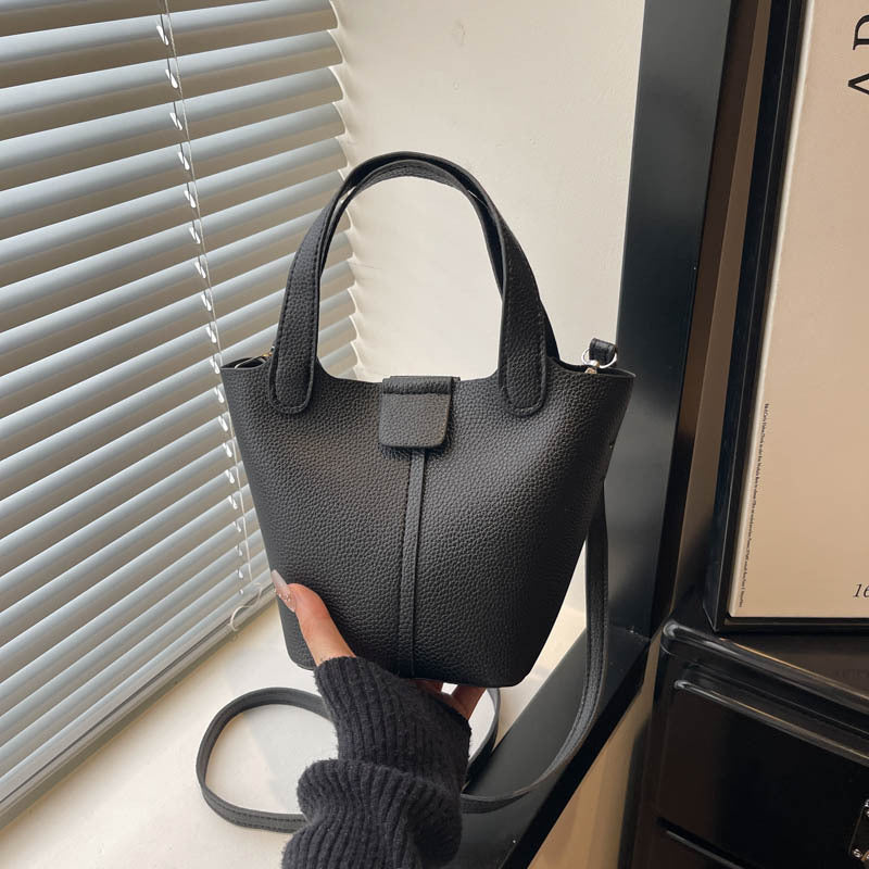 Damen Handtasche aus strukturiertem Kunstleder mit praktischem Magnetverschluss Nord Taschen