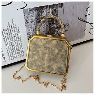 Damen elegante Handtasche im geometrischen Design mit goldenen Akzenten Nord Taschen