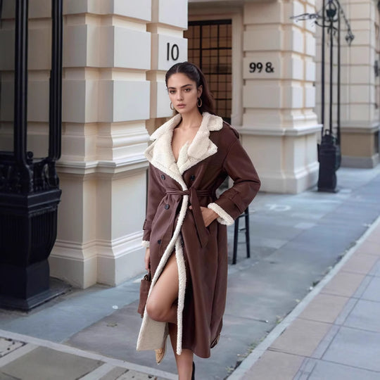 Damen Langer Mantel mit Teddyfutter, doppelreihiger Knopfleiste und tailliertem Schnitt Nord Taschen