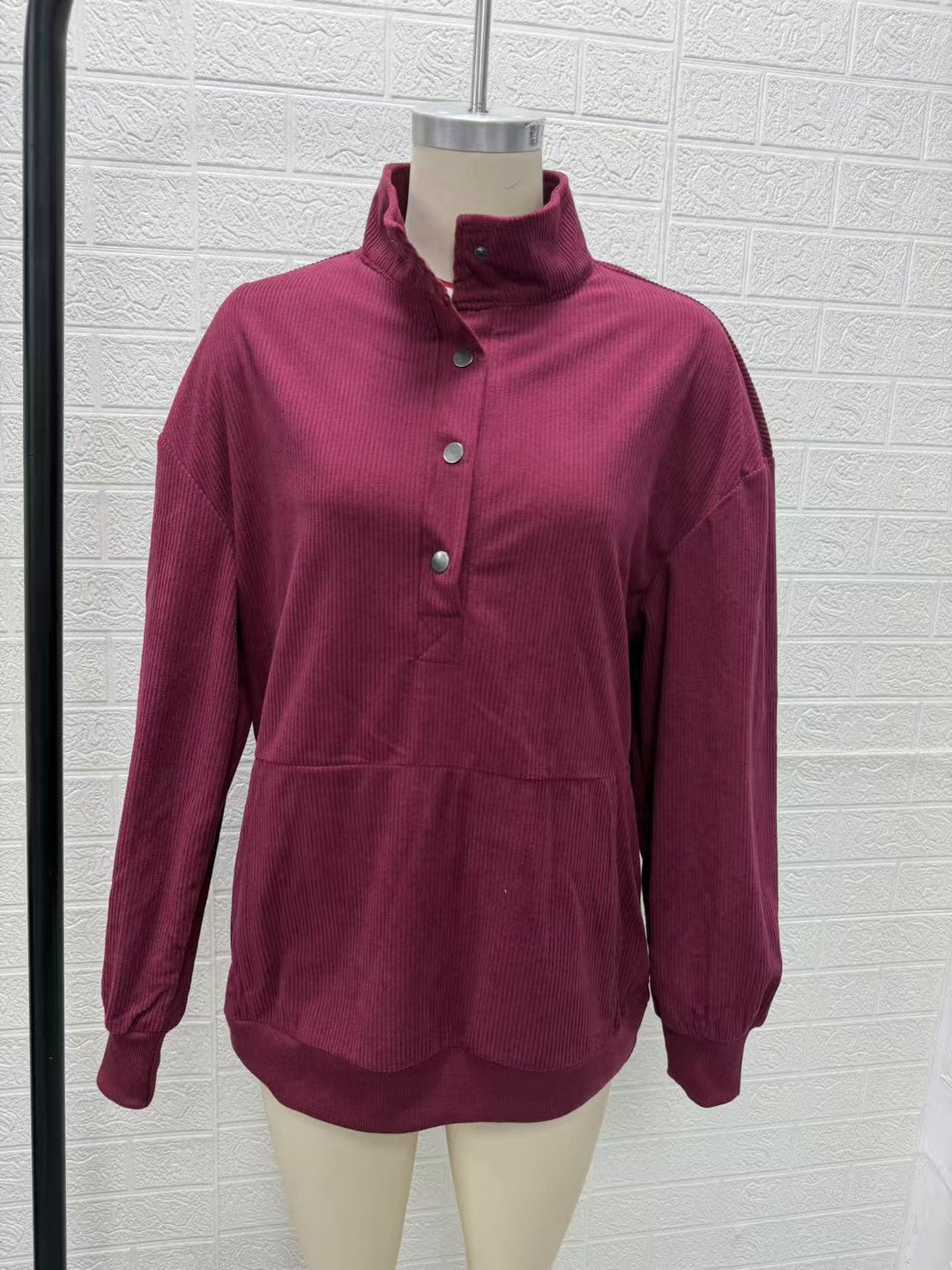 Damen gerippter Henley-Pullover mit Stehkragen und Kängurutasche Nord Taschen
