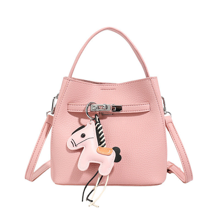 Damen Mini-Umhängetasche mit verspieltem Design und niedlichem Anhänger Nord Taschen