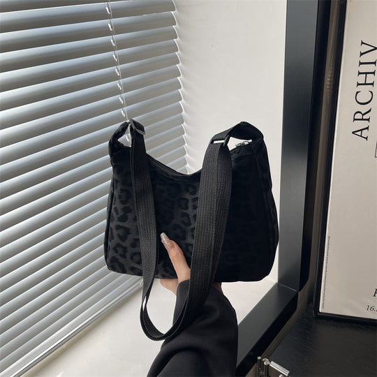 Damen Umhängetasche mit innovativem Muster Nord Taschen